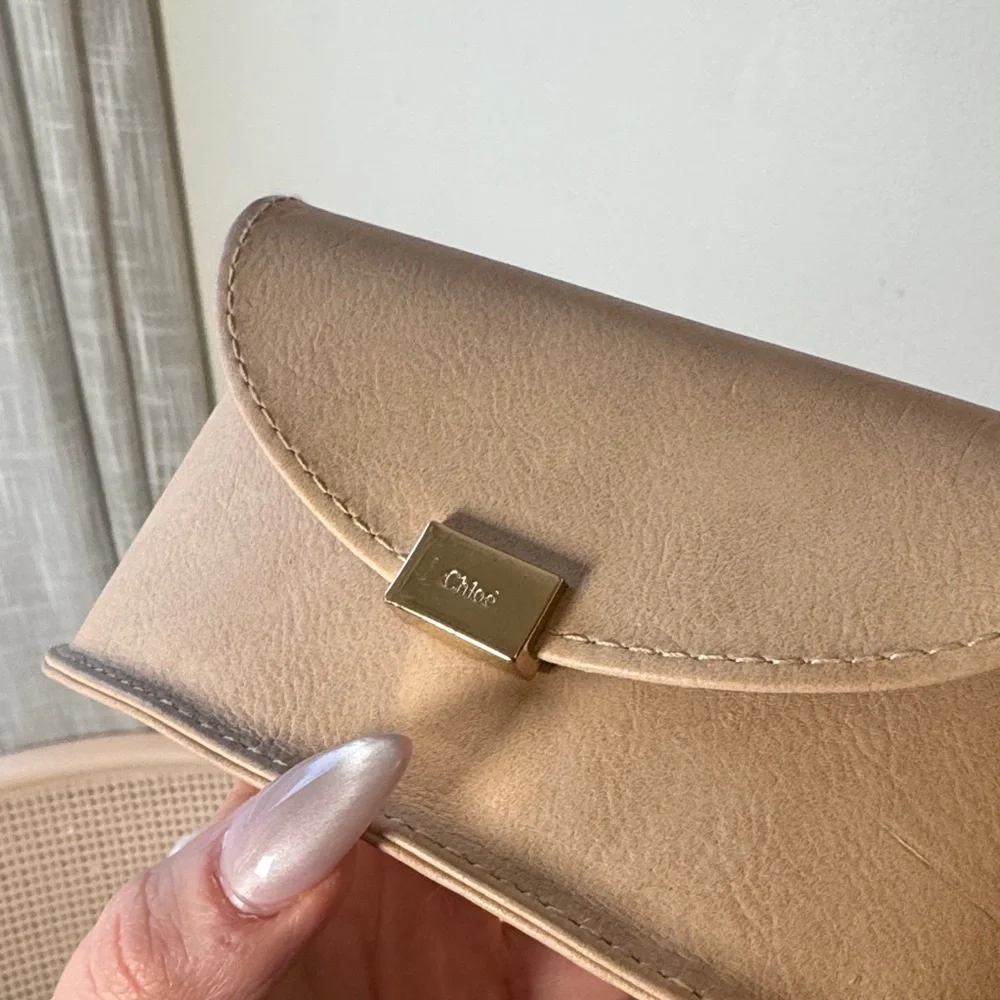 EUC CHLOE Elegant Tan Leather Sunglasses Glasses Case or Clutch - Picture 3 of 6
